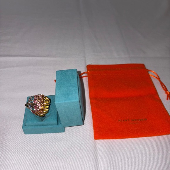 Kurt Geiger rainbow crystal bird head cocktail ring size 8 new in box pink gold - Picture 7 of 11